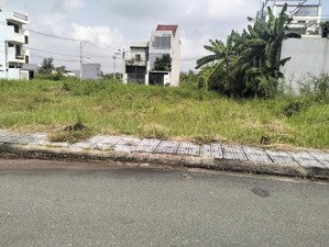 cần tiền bán nhanh lô đất đẹp, dt 62m2, đường rộng 9m, chỉ 2,4 tỏi, lh o934652279