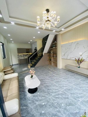 siêu phẩm 3 tầng đẹp hiện đại - hẻm ô tô thông -kinh doanh gần chợ phú lâm