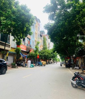 bán liền kề mậu lương 60m2, 4 tầng mt 5m sẵn ô chờ thang máy nhà đẹp về ở luôn, giá 15 tỷ xíu