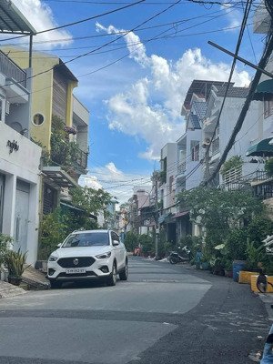 nhà 3 tầng kiên cố xe hơi quay đầu, ngang 5m, kế bên nhà thi đấu, vincom nam long, q7, 9.8 tỷ