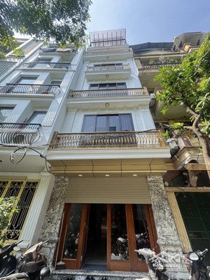 siêu phẩm phân lô - 7 tầng thang máy - kinh doanh sầm uất ngày đêm - oto qua nhà ngủ trong nhà