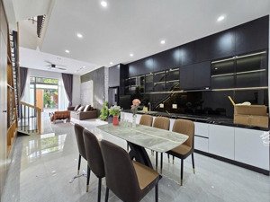 bán nhà 3 tầng đẹp hoà xuân đường 7,5m thanh lương 9 thiết kế hiện đại full nội thất ngay công viên