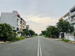 bán nhà mặt tiền đường 24 mét, dt 7x17m, trệt + 4 tầng, sổ hồng, bán 16.6 tỷ