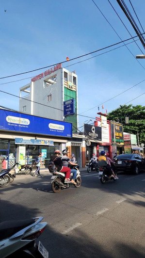 2 mặt tiền trước sau ngay đại học tài chính markerting quận 9