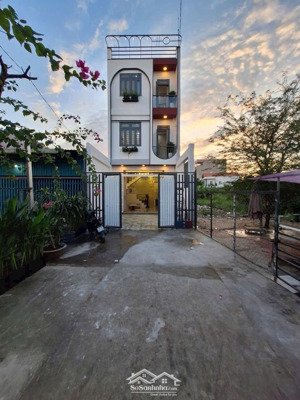 nhà mặt tiền kinh doanh ngay tx25 5.5x18m 2 lầu