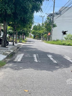 chính chủ gửi bán lô đất biển, sát trường sa, hoà hải. 97m2 ngang 5m8, giá chỉ : 5 tỷ