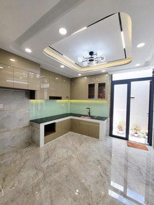 bán nhà 56m2, gần đầm sen, ngã 4 bốn xã