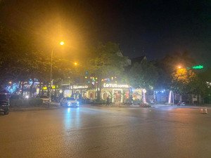 cho thuê nhà mặt phố văn quán, hà đông, lô góc rộng 30m, dtsd: gần 800m2, view hồ, hàng hiếm