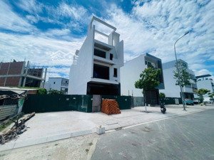 100tr/m2 lô ngang 6,1m mặt đường b5 - 22 rộng 35m kđt vcn phước long tuyến chính kết nối sun gruop