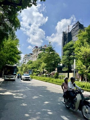 bán nhà đất mặt đường lạc long quân,tây hồ. 166m mặt tiền 6.2m giá tốt.