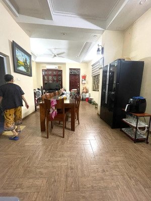 lô góc 2 thoáng ngõ thông, dân xây chắc chắn, gần phố tiện ích vô vàn. dt 47m 5t mt 4,5m giá 12,5tỷ