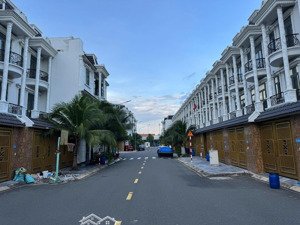 bán shophouse siêu đẹp tại royal town dĩ an, 5,4 tỷ, 68 m2