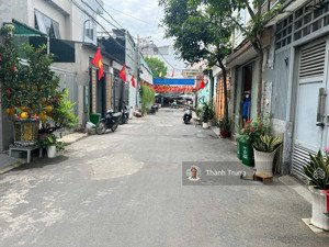 bán gấp lô đất 2 mặt tiền đường hồ bá phấn, gần ngay ga metro phước long 6,4 tỷ còn thương lượng