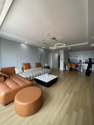 chính chủ gửi cho thuê hộ căn 2 ngủ đủ đồ ở pandora 80m2 giá 14.5-15tr