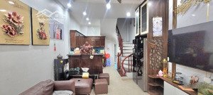 bán nhà ở ngọc lâm long biên 37m2 ô tô đỗ cổng gần phố nhà đẹp ở luôn nội thất xịn