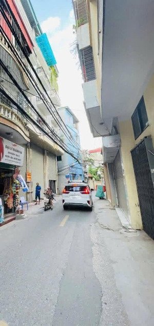 nhà mới đẹp ngõ hòa bình 7, ngõ thông ô tô gần nhà, trước nhà rộng kd tốt.