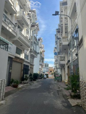 bán gấp nhà ngay lê trọng tấn - bình tân - khu đồng bộ- nhà xây 4 tầng-xe hơi đỗ cửa- giá 6.3 tl