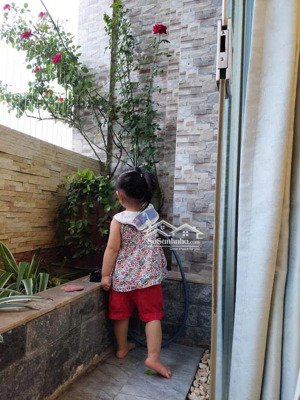 bán căn hộ chung cư đầy đủ nội thất đã sửa đẹp, căn góc, diện tích 146m2 3pn, 3wc, 3 ban công!