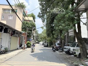 bán nhà tư đình dân xây chắc chắn 3 thoáng ô tô vào tận nhà diện tích: 104m, xây 3