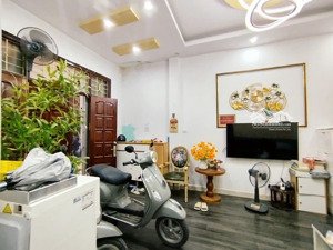 chính chủ bán nhà hoàng quốc việt, cầu giấy 53m2x 5 tầng, 6 ngủ, kts thiết kế đẹp - hơn 10 tỷ