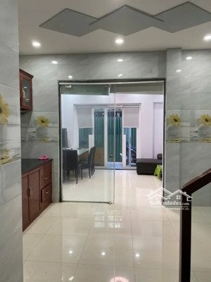 bán gấp nr 54m2 tại cách mạng tháng tám, q3, hcm giá 11,5 tỷ