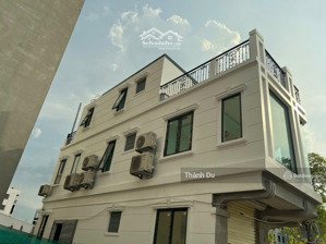 cho thuê nhà, văn phòng khu tái định cư ngọc thuỵ - long biên 390 m2 sàn mặt tiền 17 m