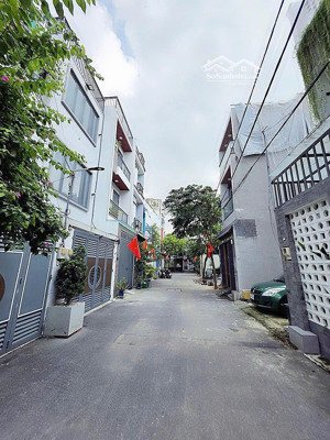 6tỷ 500. bán lô đất hồ bá phấn - phước long a - quận 9