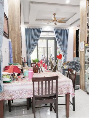 chỉ 4tỷ2, nhà lầu 114m2, dân xây kiên cố, sân ôtô, 3pn, 4wc, gần c. viên, chợ, trường bình nhâm