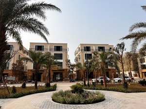 gia đình cần bán cắt lỗ căn biệt thự quý tộc view công viên gần bến du thuyền lh: 