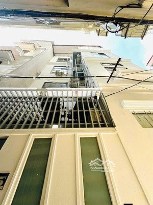 xuân thủy - cc mn - trung tâm cầu giấy - dt: 48m2 x 4 tầng x mt 6,3m ba gác tận cổng - cách phố 30m