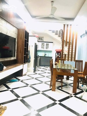 dịch vọng hậu - cho thuê nhà 5 tầng 35m2/sàn, 3pn + 4wc, nhà mới, đủ đồ