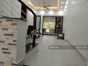 cho thuê nhà nguyên căn ngọc thuỵ ở hoặc làm văn phòng 45mx 4t giá 15,5 tr