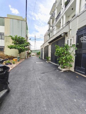 đất hẻm xe hơi đường quốc lộ 13, cạnh khu hồng long, số 8, hiệp bình phước.