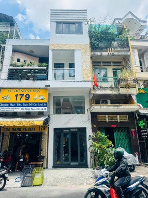 mặt tiền nhật tảo phường 8 quận 10 (3 * 13) 10,7 tỷ tl