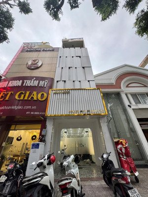 cho thuê nhà mặt tiền phạm ngọc thạch, quận 3 - dt: 4,2x25m trệt lửng 3 lầu st, 9p 7wc