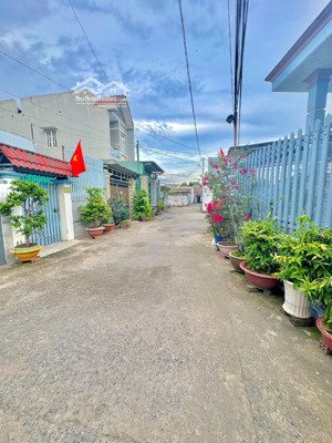 chính chủ bán nhà khu phố 7 gần kdc tân phong cách nguyễn ái quốc 800m, gần trường học (500m)
