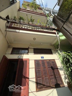 nhà riêng 4 tầng trung tâm hbt, sổ đỏ 32,5m2 - cách phố lớn vài bước chân. giá chỉ 351 triệu/m2