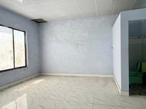 nhà hoàng thị loan kẹp kiệt đầu đường