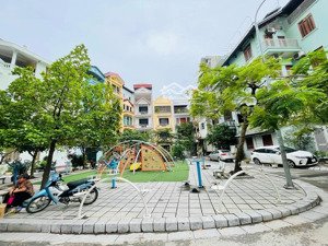 bán nhà mặt ngõ - cách 1 nhà ra ô tô tránh - ngõ thông - 50m ô tô thông ra võ chí công