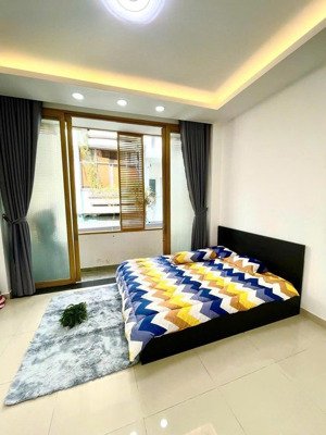 cho thuê căn hộ dịch vụ, full nội thất, ban công, gần đại học sụ phạm, 35m2 - quận 3