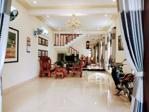 siêu phẩm! nhà 2 tầng 220m2 ngang 8m - mặt tiền đường nhựa 28 tháng 3 - tp hội an gia chi 8tỷ05