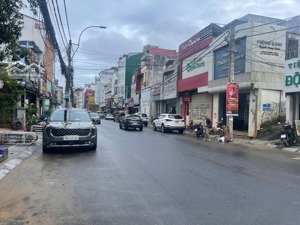 cho thuê tòa nhà 3 tầng kinh doanh ngang 8m mặt tiền bùi thị xuân, đà lạt tổng sàn 450m2 giá 100 tr