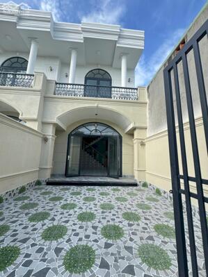 NHÀ PHONG CÁCH CỔ ĐIỂN NẰM NGAY TRUNG TÂM SỔ RIÊNG THỔ CƯ NHANH TAY CHỐT LẸ