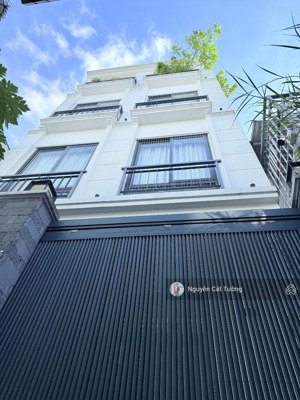 bán nhà 4 tầng btct _sát hẻm oto_ ngay gần ngã tư hàng xanh _nhà mới tặng full nội thất 700tr.