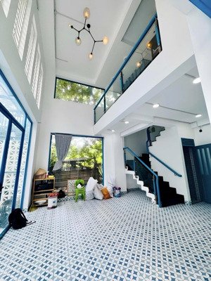 dt: ngang 7m - nhà đúc 4 tầng, hạ 200tr - lô góc view công viên - ngay gò dầu - chỉ 6 tỷ xíu