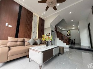 chèm - 41,5m2 x 5 tầng - lô góc - ô tô đỗ cửa vào nhà, ngõ thông - chủ cần bán gấp - nhà mới ở ngay