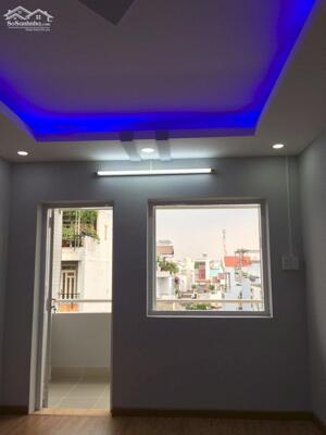 Cần bán căn hộ Bàu Cát II thang bộ 2 phòng ngủ, có ban công thoáng mát, giá bán 2.2 tỷ, SHR
