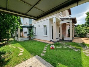 cho thuê gấp biệt thự liền kề the oasis 1 thuận an 4pn. 300m2 đối diện hồ bơi, hướng bắc