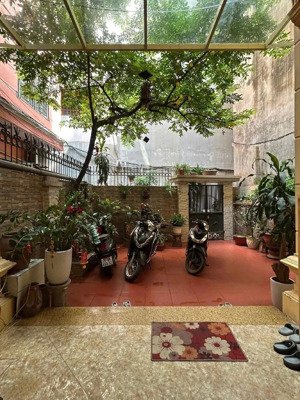 bán gấp nhà võng thị - tây hồ. dt87m2, 3t, mt5,6m, sát hồ tây. nhà 2 thoáng