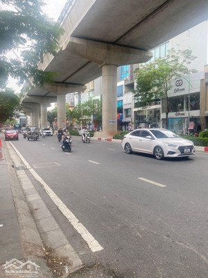 cầu giấy mặt ngõ kinh doanh-ô tô ra vào thoải mái -vị trí trung tâm - thoáng trươc sau nhỉnh 16 tỷ